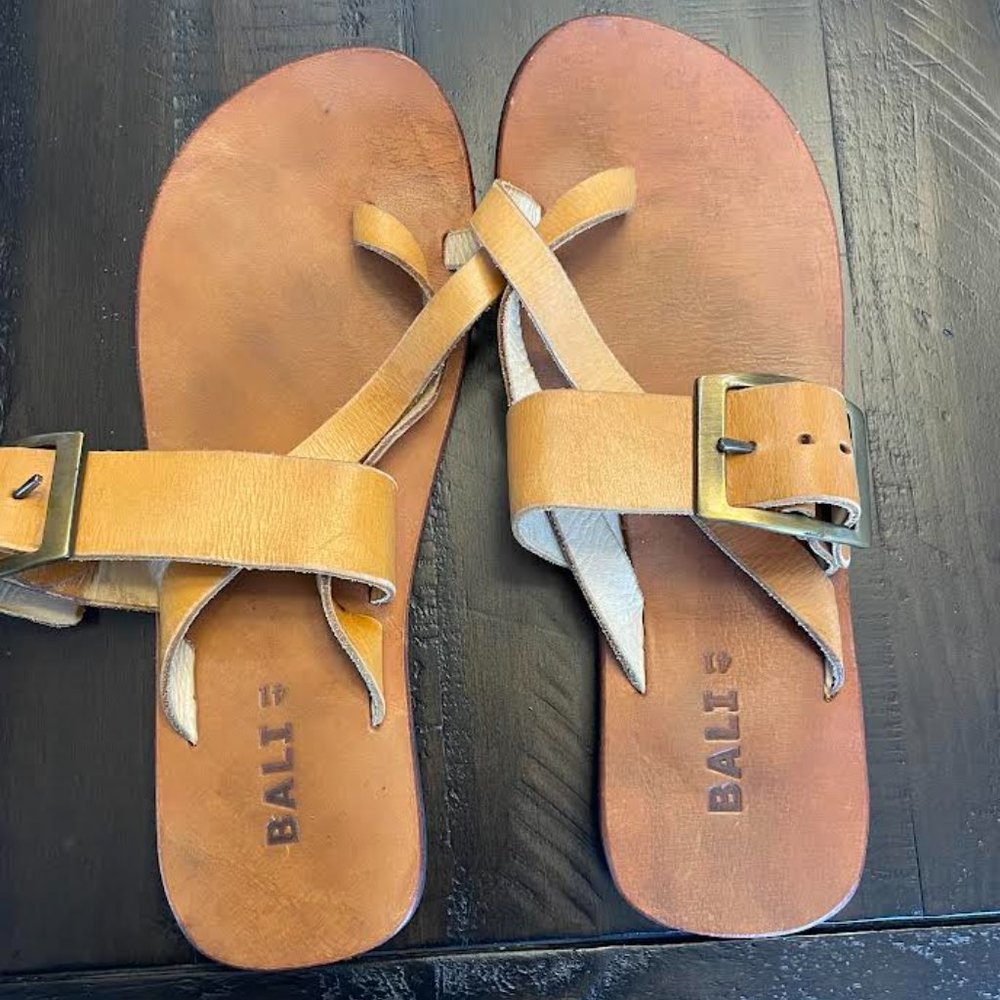 Women's Leather Flip-Flops